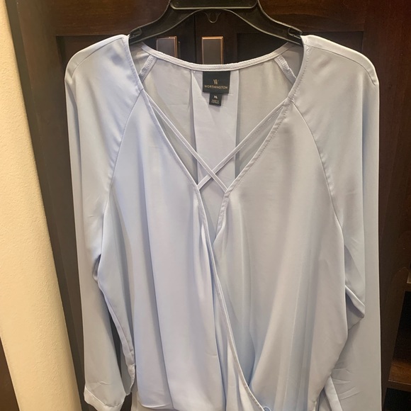 Light blue light weight long sleeve blouse with fun classy front - Picture 2 of 3